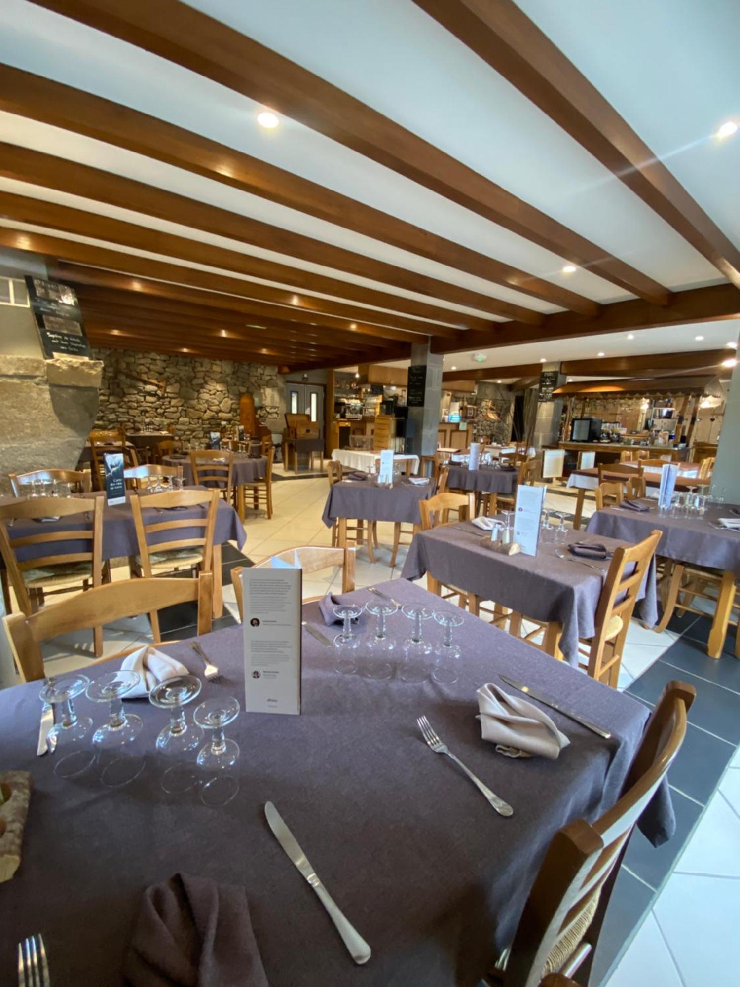 Logis Hotel Restaurant Auberge Du Bougnat Saint-Victor-la-Riviere エクステリア 写真