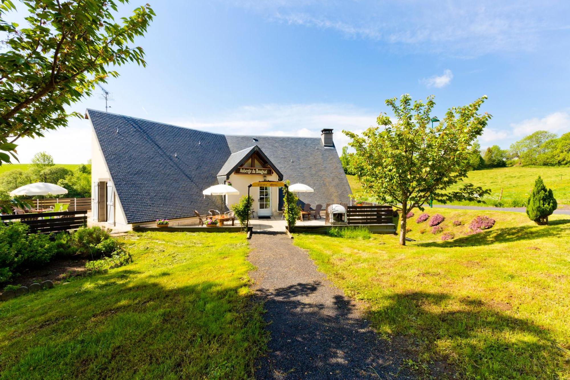 Logis Hotel Restaurant Auberge Du Bougnat Saint-Victor-la-Riviere エクステリア 写真