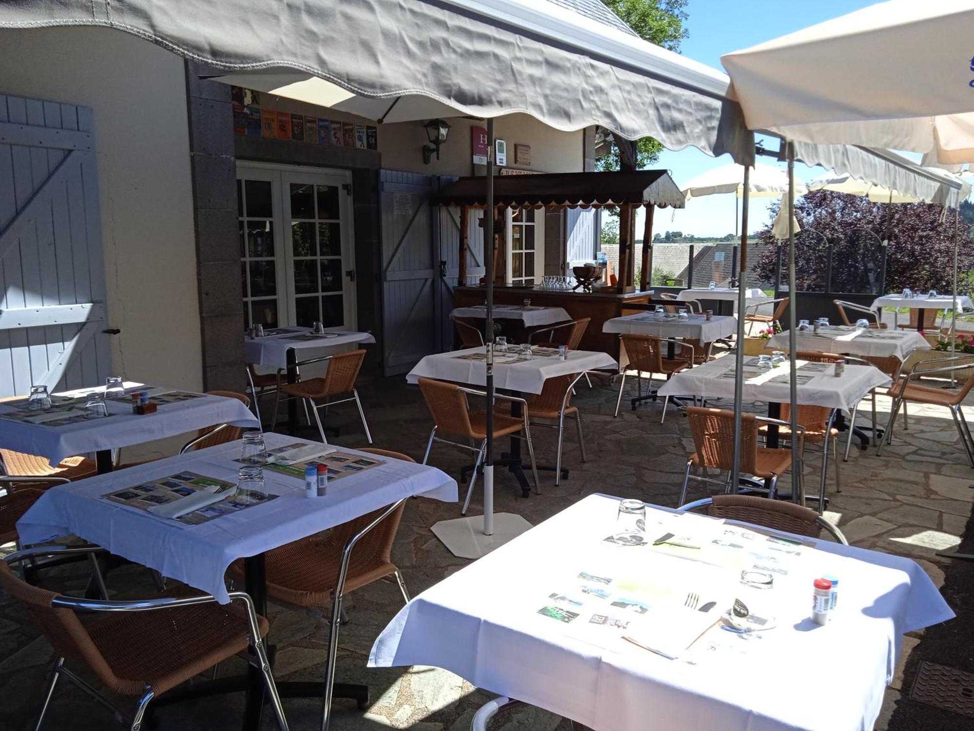 Logis Hotel Restaurant Auberge Du Bougnat Saint-Victor-la-Riviere エクステリア 写真